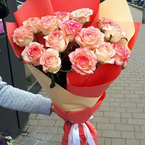 квіти та подарунки на 8 Березня в категорії Троянди | «Стрий Роза»
